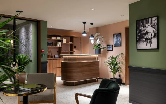 Hôtel Les Artistes - photo 2