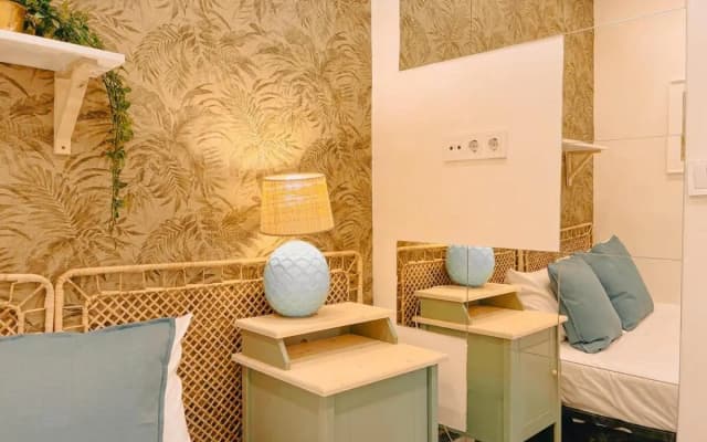 Charming Local Flat Near Sao Bento Palace - photo 4