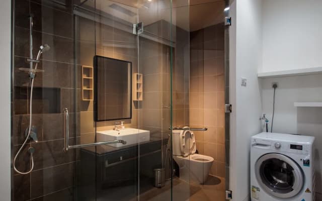 Dashing 1BR Next To Surian MRT - photo 4