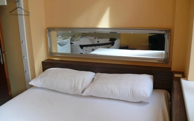 Early Bird Budget Hotel - photo 2
