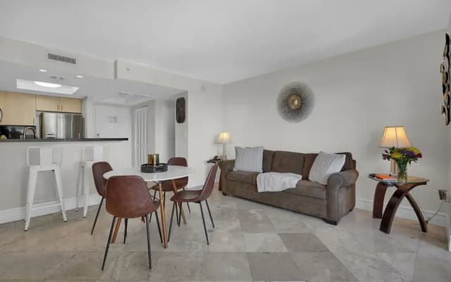 Modern Bay View with Free Parking - photo 3