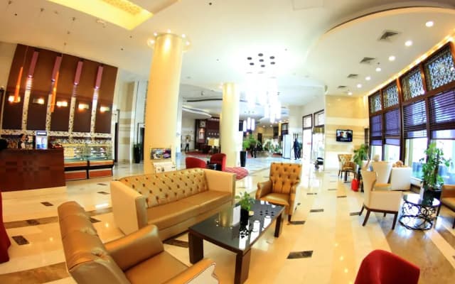 Grand Regal Hotel - photo 2