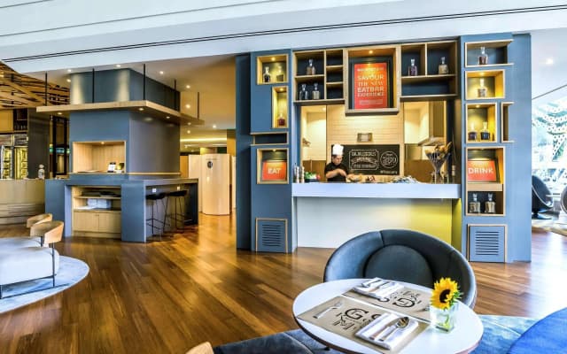 Novotel Bangkok On Siam Square Hotel - photo 2