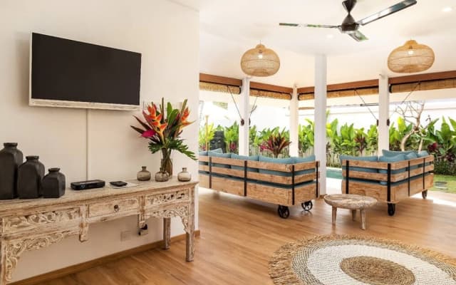Villa Umara Seminyak Sun, Sand & Style: 5-min Walk to Beach! - photo 2