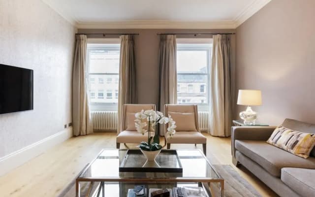 Luxury Boutique Penthouse With City Views - photo 3