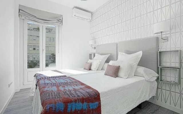 The Best Location, 8pax, 3BD & 2Bth, Reina Sofia II - photo 4