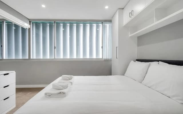 Bright 1 Bedroom Unit in the Heart of Manly - photo 2