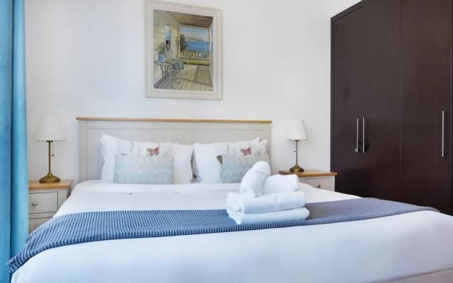 Stunning Apartment w Dubai Marina View - photo 2