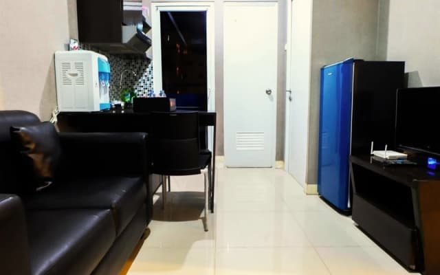 Pool View Green Pramuka Apartment near Shopping Mall - photo 4