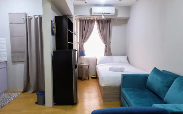 Spacious Pool View Menteng Square Apartment - photo 2
