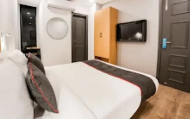 Qotel 007 Anand Vihar - photo 4