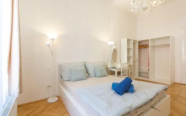 DON'T LOOK any further - Gary's superb apartment - photo 4