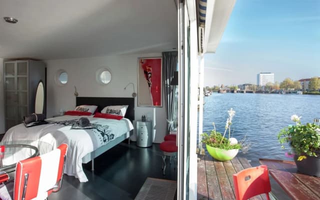 A Bed & Breakfast on a Splendid Houseboat - photo 4