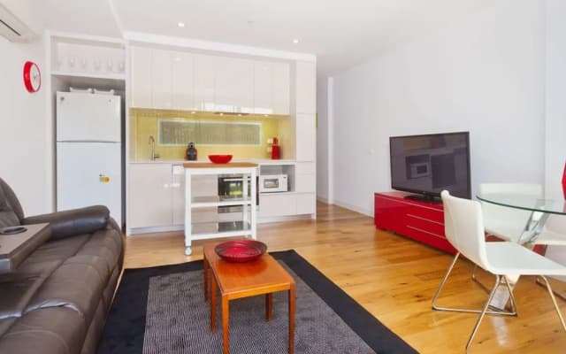 Port Melbourne Executive Living - photo 2
