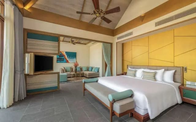 Luxe 3BR Villa: Pool, Breakfast & Housekeeping - photo 3