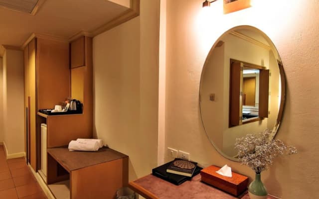 Bossotel Bangkok - photo 3