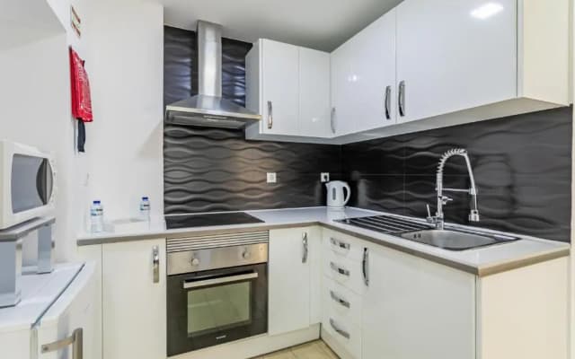 House Black & White - photo 3