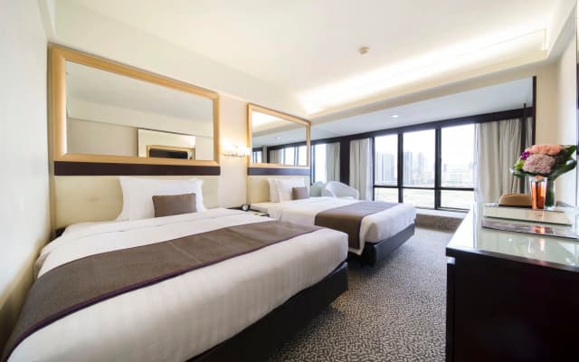 Regal Oriental Hotel - photo 3