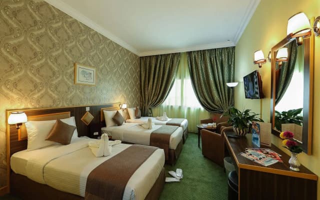 Jonrad Hotel - photo 2