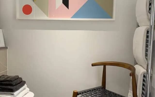 Stylish and Chic 1 Bedroom Apartment in Canning Town - photo 5