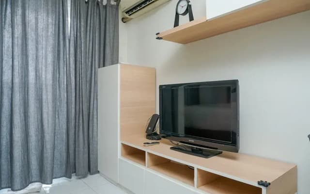 Best Spacious Studio Belmont Residence Puri Apartment - photo 4