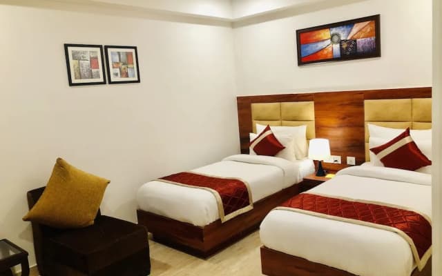 Red Crown Hotel - photo 4