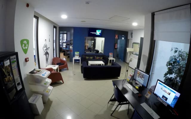 Alternative Creative Youth Hostel Barcelona - photo 4