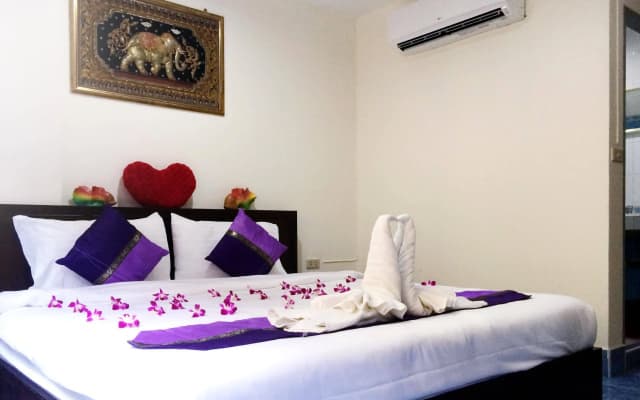 Patong Ours Guesthouse - photo 2