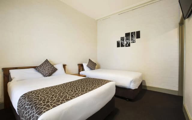 Nightcap at Sylvania Hotel - photo 5
