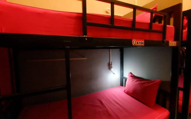 Let It Bee Econo Hostel - photo 4