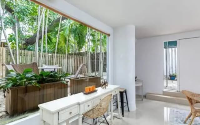 1720 Wa Kee 1B 4 Queen Beds Sleep 8 Pool Parking Wi-fi Patio - photo 3