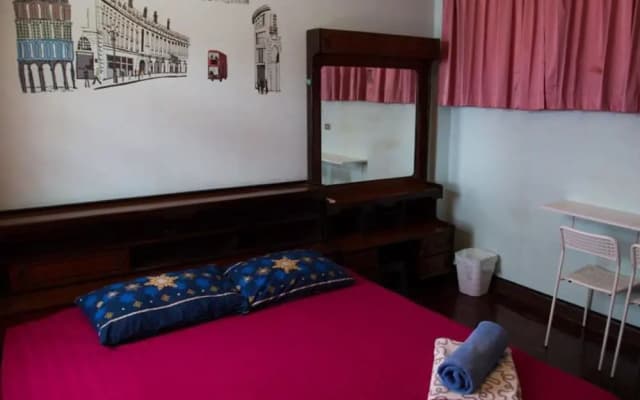 Mad Cow Hostel - photo 4