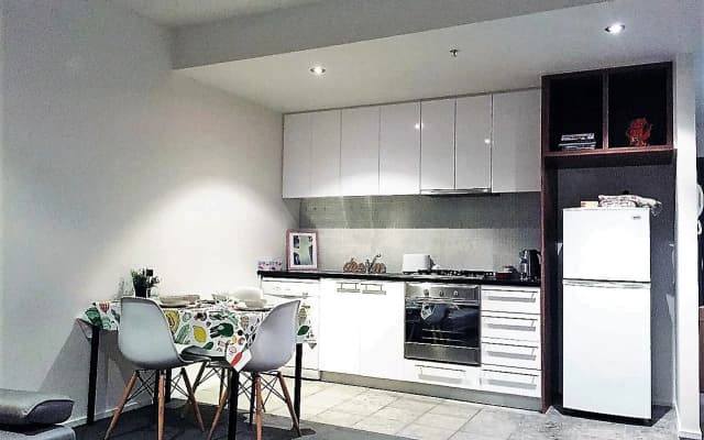 2 Bd Melbourne Central Apt - photo 2