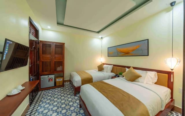 The Lake Hoian Hotel - photo 5