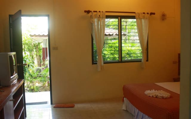 Samui Honey Backpacker Bungalow - photo 3
