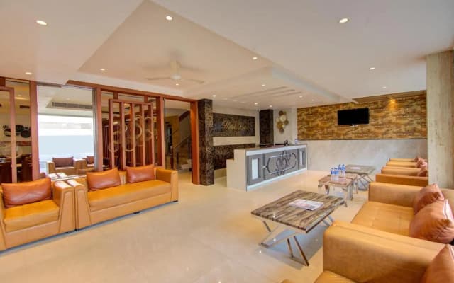 The Elevate Hotel - photo 2