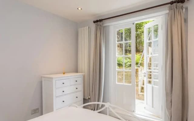 Two Bed Notting Hill Gem - photo 2