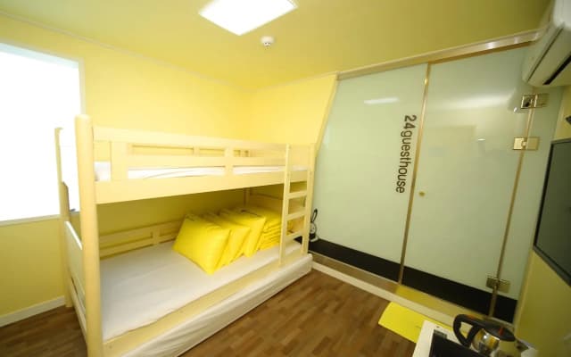 24 Guesthouse Sinchon Avenue - photo 4