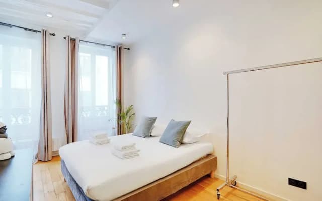 Stunning Apartment - 4br/8p - Mail - photo 4