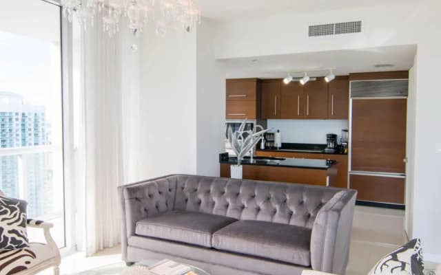 Luxury 5star Condo at 34th floor Icon Brickell 1 bed one bath - photo 4