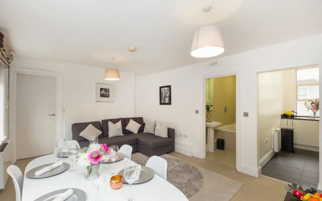 Chiltern And Baker Luxury Suites - photo 3