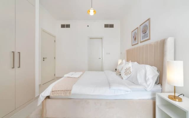 Immaculate 1BR apartment at Carson C - photo 3