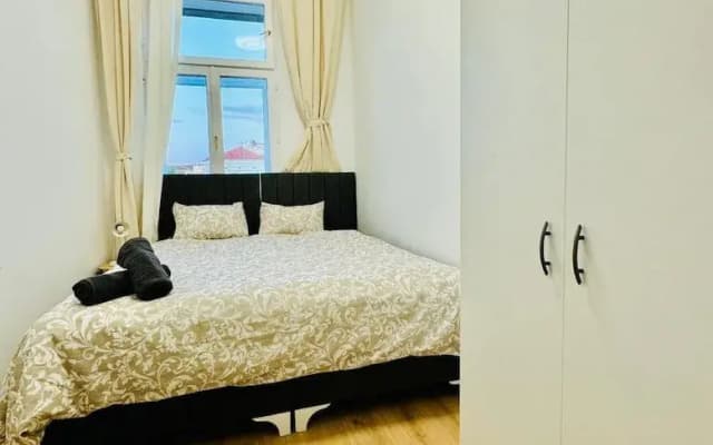 Stylish 4BR Apt Near Westbahnhof - photo 3