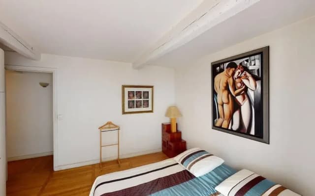 Marais Two Bedroom Haven - photo 3