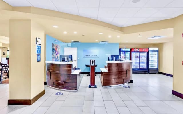 1BR With King bed - Shared Pool Arcade Room - photo 2