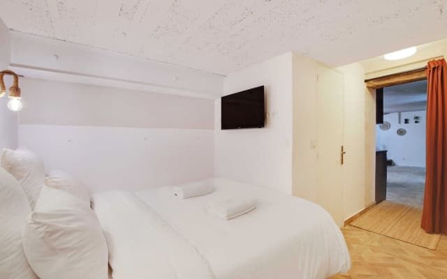 Charming Appt- 4p/1br- in the Heart of the Marais - photo 5