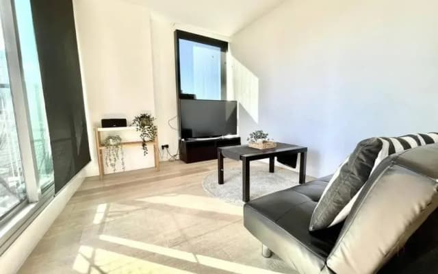 1 Bedroom Modern Apartment Near Crown and CBD - photo 3