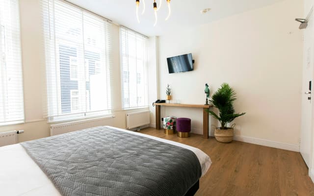 Quentin Leidse Square Hotel - photo 3