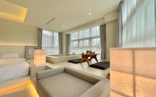 UH Hotel - photo 3