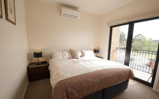 Yarra Glen Racecourse Apartments - photo 3